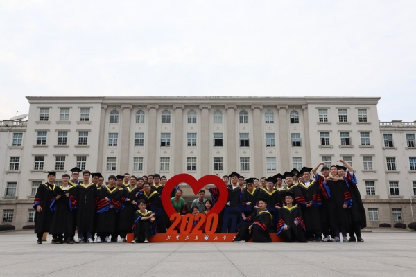 与老师合影2.jpg 33520125549c214c12bdb5cc46070523.jpg