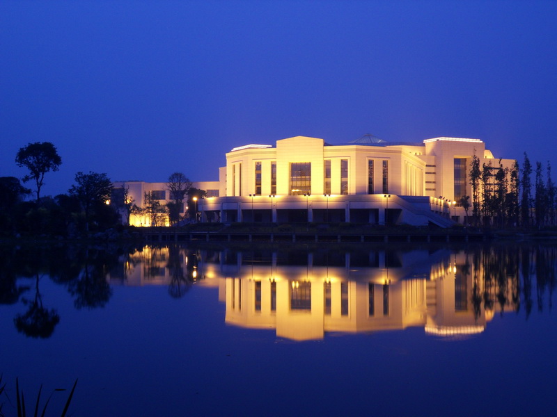 Night Scene of Our School s Library