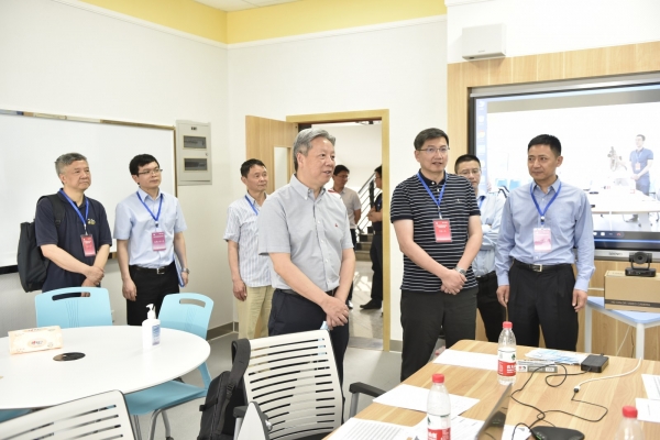 书记视察 (1).jpg 书记视察 (1).jpg